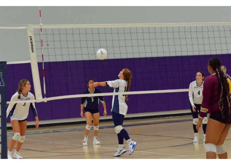 Seahawks sophomore Jopie Smith bumps the ball.